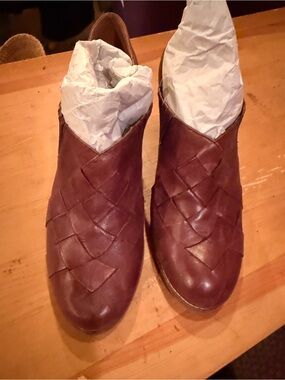 Woven Leather Slip-On Women's heels  - chesnut brown